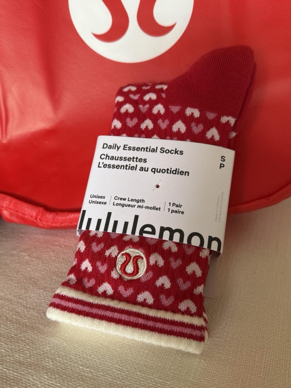lululemon athletica woman’s Valentine’s Day heart socks